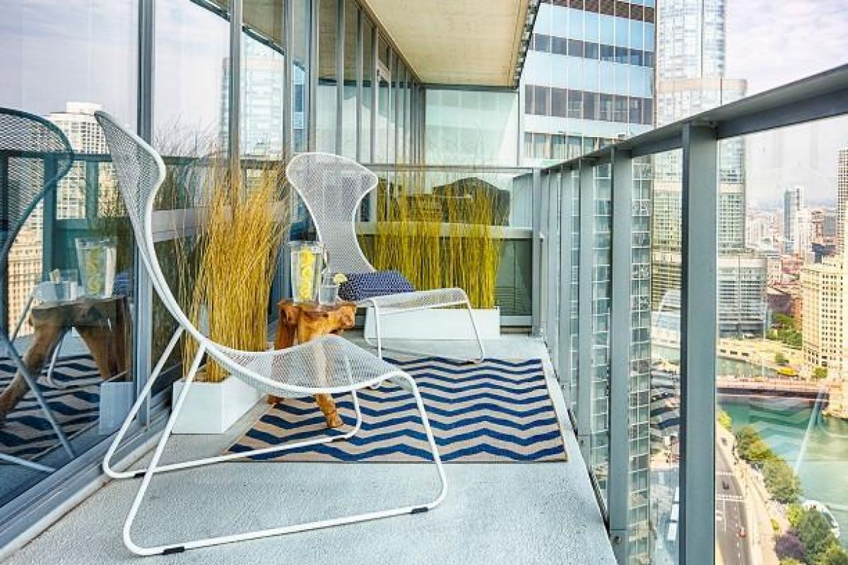 TRANG TRÍ BAN CÔNG NHỎ ĐẸP CHO CĂN HỘ CHUNG CƯ